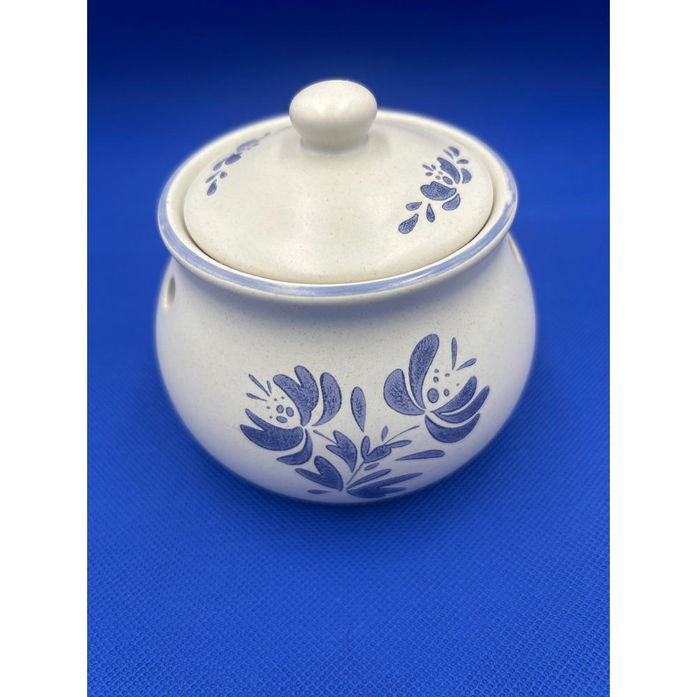 Pfaltzgraff Yorktowne Vintage Stoneware Garlic Keeper Jar w Lid Blue Floral Grey